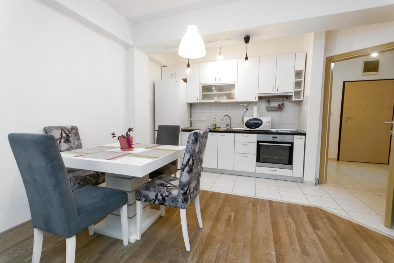 One Bedroom Apartment With Private Parking Skopje Buitenkant foto