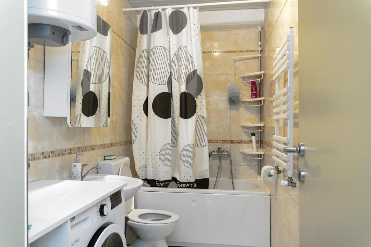 One Bedroom Apartment With Private Parking Skopje Buitenkant foto